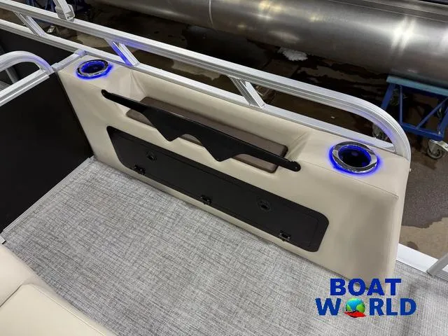 Slide: The Image of Tahoe Sport 2385 Swingback (VRB) Tritoon & Honda 4-Strok 2025 - 23