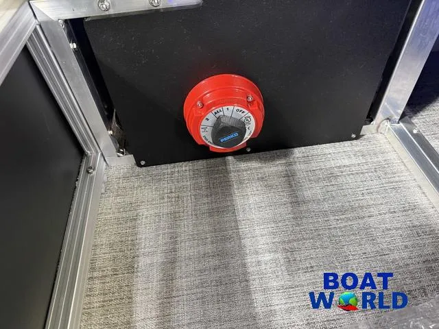 Slide: The Image of Tahoe Sport 2385 Swingback (VRB) Tritoon & Honda 4-Strok 2025 - 24