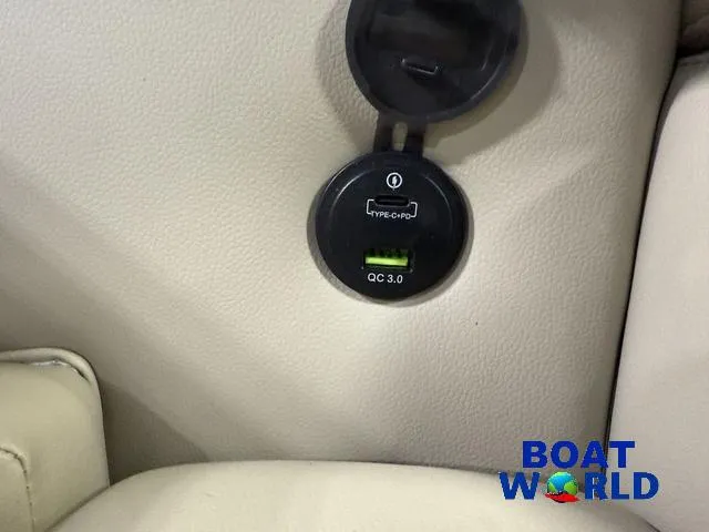 Slide: The Image of Tahoe Sport 2385 Swingback (VRB) Tritoon & Honda 4-Strok 2025 - 26