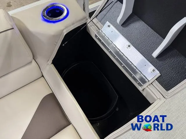 Slide: The Image of Tahoe Sport 2385 Swingback (VRB) Tritoon & Honda 4-Strok 2025 - 27