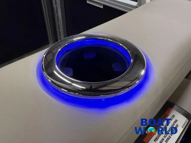 Slide: The Image of Tahoe Sport 2385 Swingback (VRB) Tritoon & Honda 4-Strok 2025 - 28