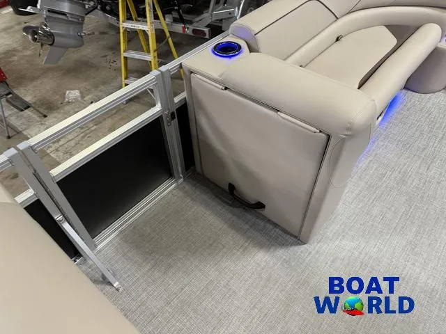 Slide: The Image of Tahoe Sport 2385 Swingback (VRB) Tritoon & Honda 4-Strok 2025 - 30