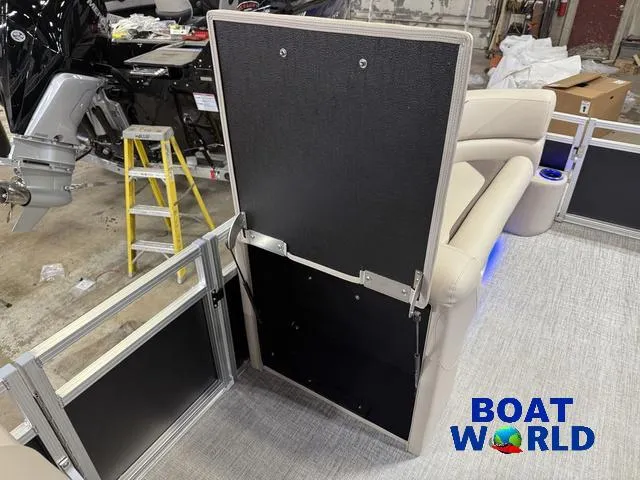 Slide: The Image of Tahoe Sport 2385 Swingback (VRB) Tritoon & Honda 4-Strok 2025 - 31