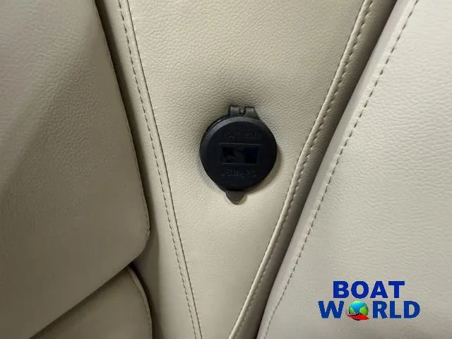 Slide: The Image of Tahoe Sport 2385 Swingback (VRB) Tritoon & Honda 4-Strok 2025 - 33