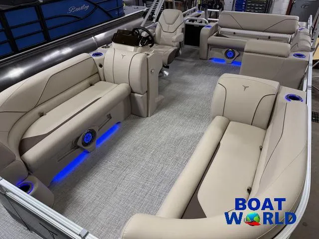 Slide: The Image of Tahoe Sport 2385 Swingback (VRB) Tritoon & Honda 4-Strok 2025 - 34