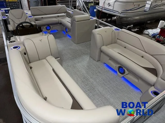 Slide: The Image of Tahoe Sport 2385 Swingback (VRB) Tritoon & Honda 4-Strok 2025 - 35