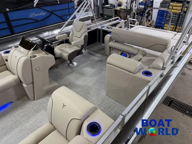 Slide: The Image of Tahoe Sport 2385 Swingback (VRB) Tritoon & Honda 4-Strok 2025 - 4