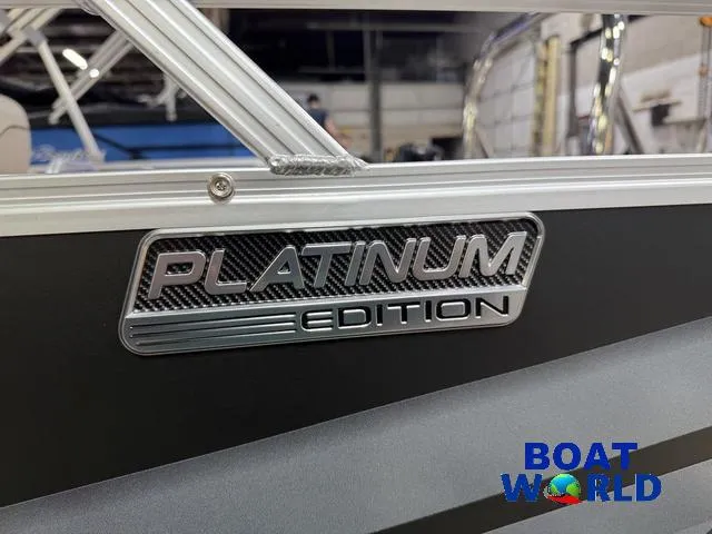 Slide: The Image of Tahoe Sport 2385 Swingback (VRB) Tritoon & Honda 4-Strok 2025 - 41