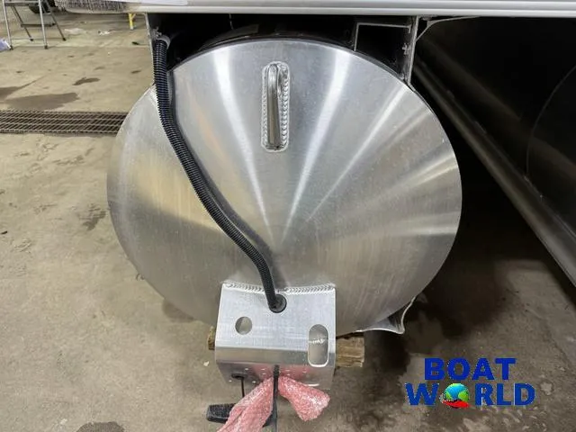 Slide: The Image of Tahoe Sport 2385 Swingback (VRB) Tritoon & Honda 4-Strok 2025 - 42