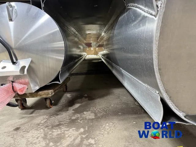 Slide: The Image of Tahoe Sport 2385 Swingback (VRB) Tritoon & Honda 4-Strok 2025 - 43