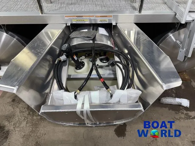 Slide: The Image of Tahoe Sport 2385 Swingback (VRB) Tritoon & Honda 4-Strok 2025 - 44