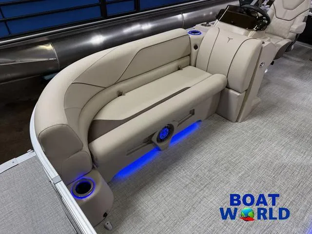 Slide: The Image of Tahoe Sport 2385 Swingback (VRB) Tritoon & Honda 4-Strok 2025 - 8