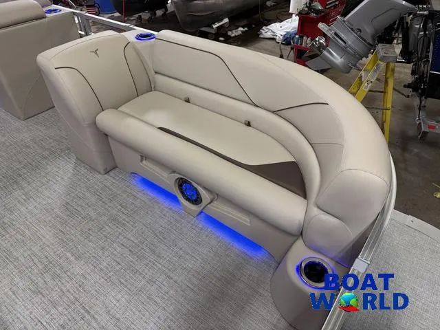 Slide: The Image of Tahoe Sport 2385 Swingback (VRB) Tritoon & Honda 4-Strok 2025 - 9