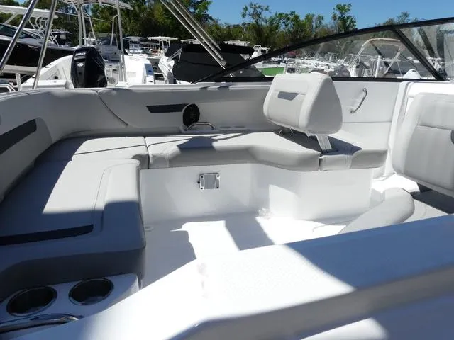 Slide: The Image of Hurricane SunDeck 235 OB 2025 - 11