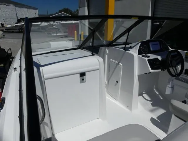 Slide: The Image of Hurricane SunDeck 235 OB 2025 - 14