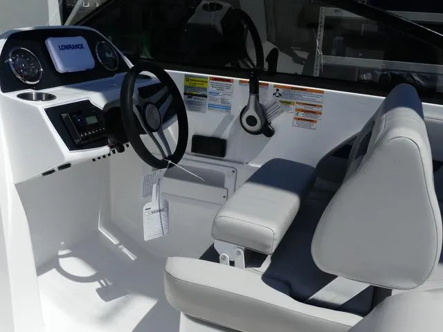 Slide: The Image of Hurricane SunDeck 235 OB 2025 - 17