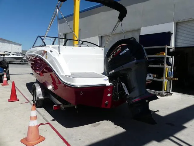 Slide: The Image of Hurricane SunDeck 235 OB 2025 - 5