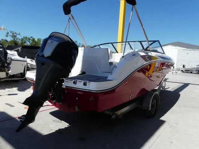 Slide: The Image of Hurricane SunDeck 235 OB 2025 - 7