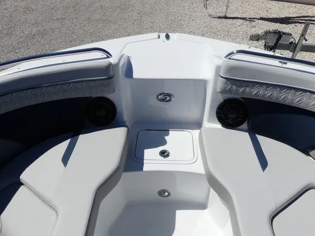 Slide: The Image of Hurricane SunDeck 2400 OB 2025 - 17