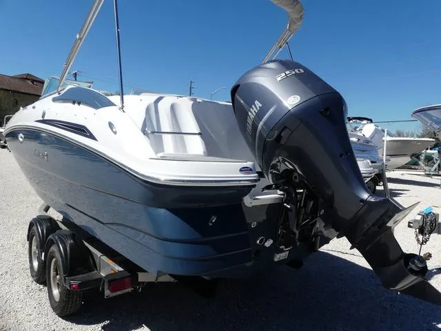 Slide: The Image of Hurricane SunDeck 2400 OB 2025 - 3