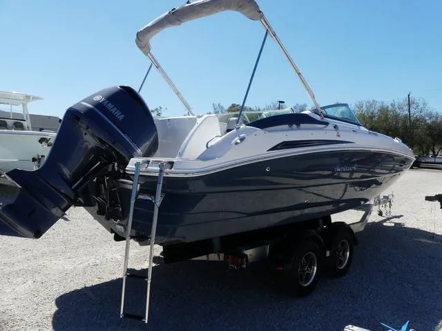 Slide: The Image of Hurricane SunDeck 2400 OB 2025 - 5