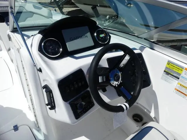 Slide: The Image of Hurricane SunDeck 2400 OB 2025 - 7