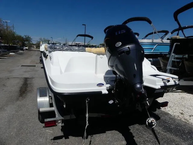 Slide: The Image of Hurricane SunDeck Sport 185 OB 2025 - 3