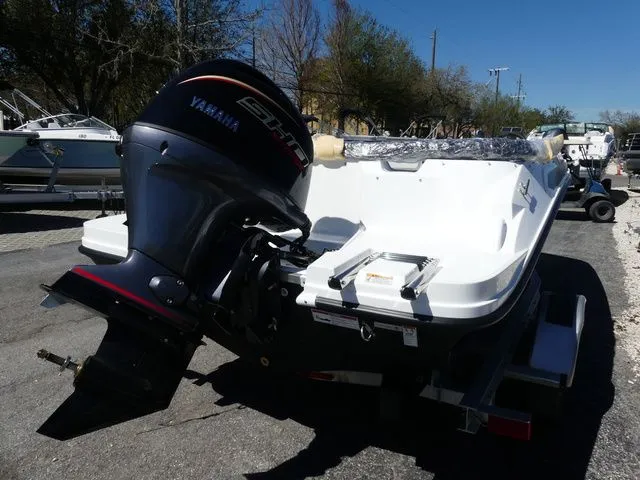 Slide: The Image of Hurricane SunDeck Sport 185 OB 2025 - 4