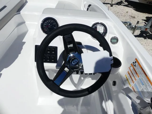 Slide: The Image of Hurricane SunDeck Sport 185 OB 2025 - 8