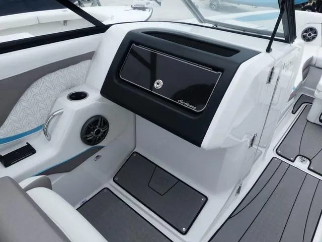 Slide: The Image of Hurricane SunDeck 2600 OB 2025 - 14