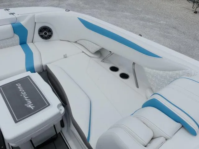 Slide: The Image of Hurricane SunDeck 2600 OB 2025 - 21