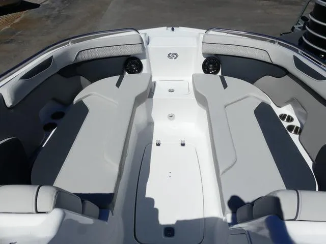 Slide: The Image of Hurricane SunDeck 2400 OB 2025 - 13