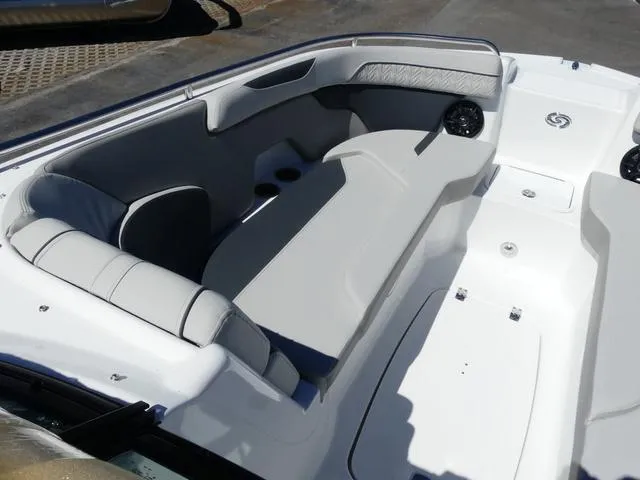 Slide: The Image of Hurricane SunDeck 2400 OB 2025 - 14