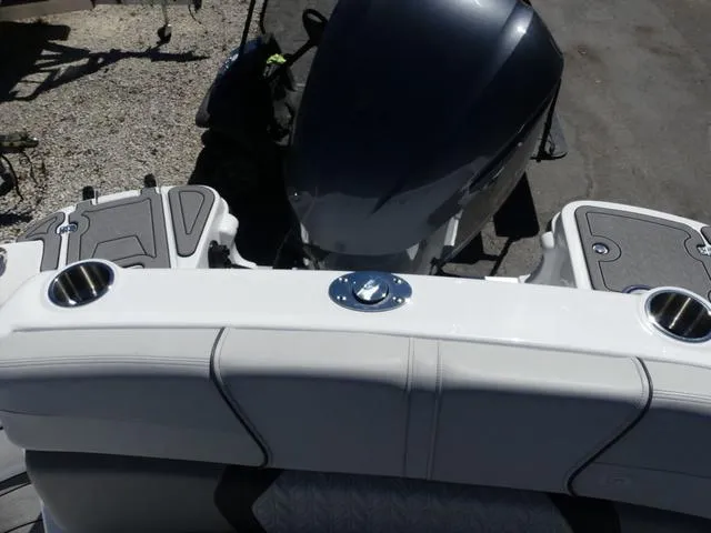 Slide: The Image of Hurricane SunDeck 2400 OB 2025 - 16