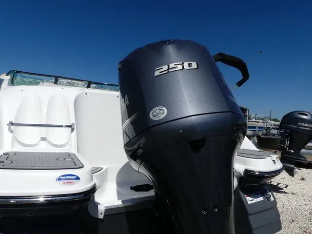 Slide: The Image of Hurricane SunDeck 2400 OB 2025 - 4