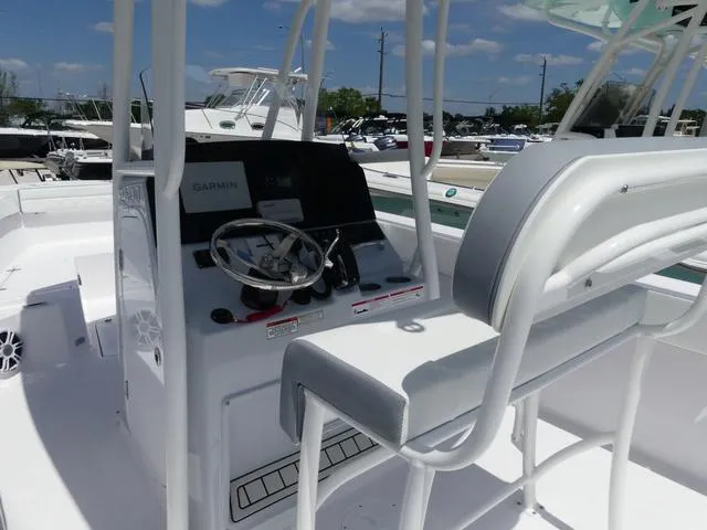 Slide: The Image of Aquasport 24AS Center Console 2025 - 7