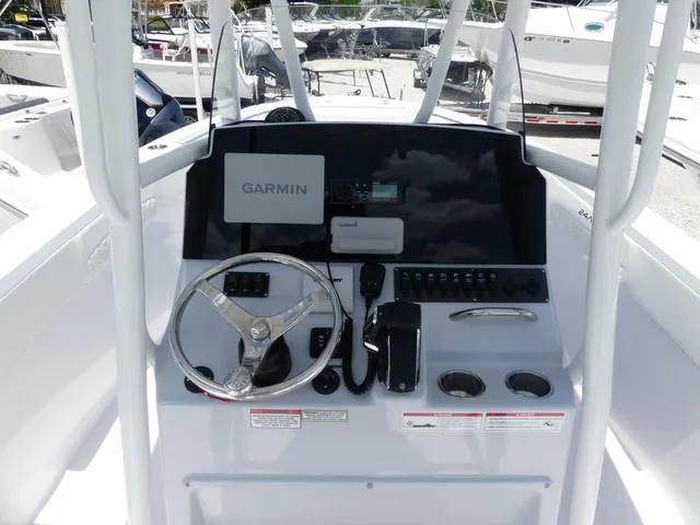 Slide: The Image of Aquasport 24AS Center Console 2025 - 9