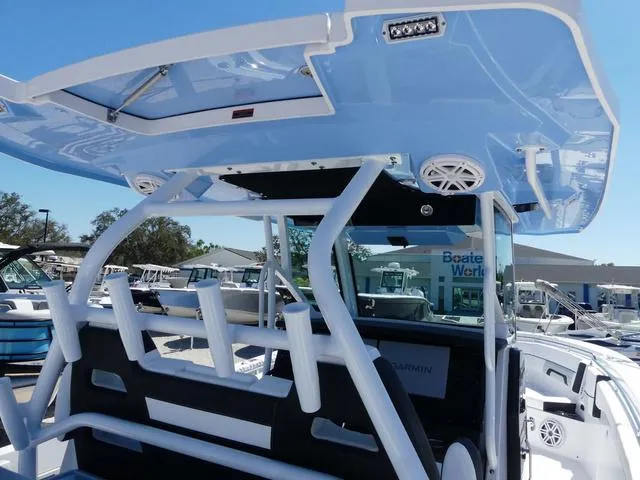 Slide: The Image of Blackfin 332cc 2025 - 11