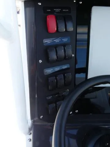 Slide: The Image of Blackfin 332cc 2025 - 14