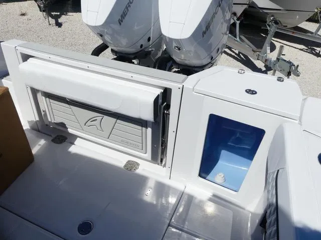 Slide: The Image of Blackfin 332cc 2025 - 19