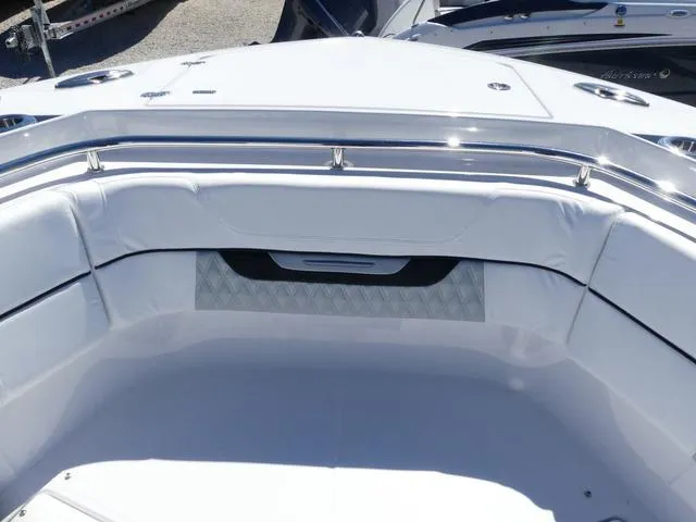 Slide: The Image of Blackfin 332cc 2025 - 25