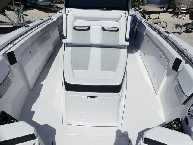 Slide: The Image of Blackfin 332cc 2025 - 26