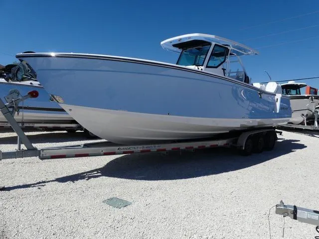 Slide: The Image of Blackfin 332cc 2025 - 3