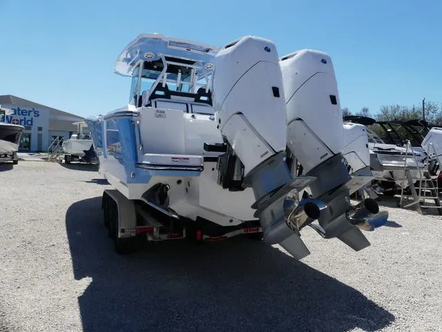 Slide: The Image of Blackfin 332cc 2025 - 5