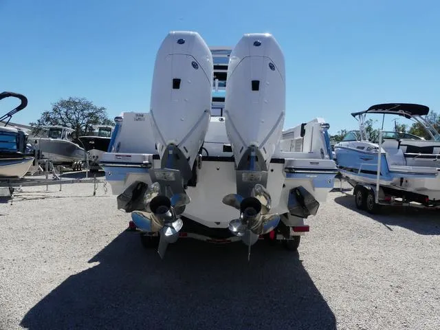 Slide: The Image of Blackfin 332cc 2025 - 6