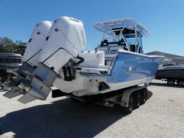 Slide: The Image of Blackfin 332cc 2025 - 7