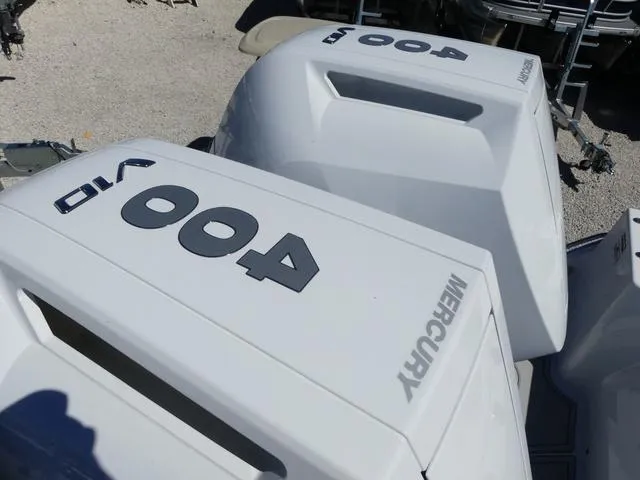 Slide: The Image of Blackfin 332cc 2025 - 8