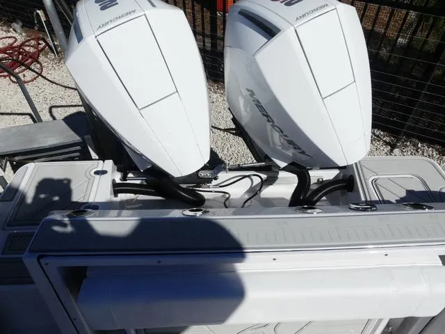 Slide: The Image of Blackfin 252 CC 2025 - 13