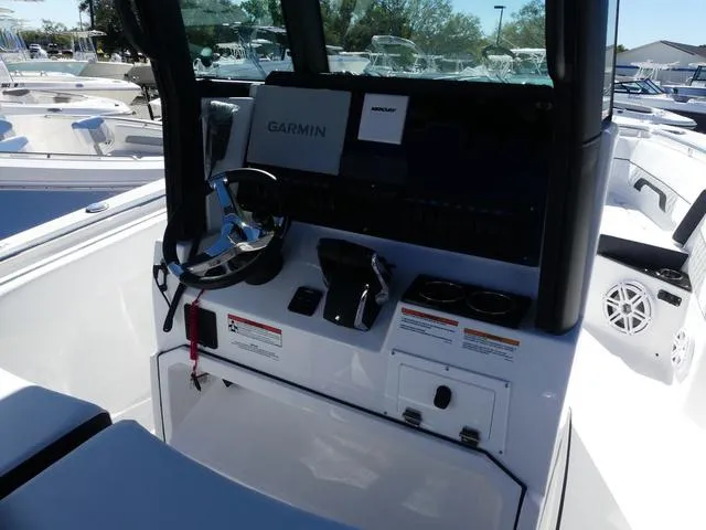 Slide: The Image of Blackfin 252 CC 2025 - 14