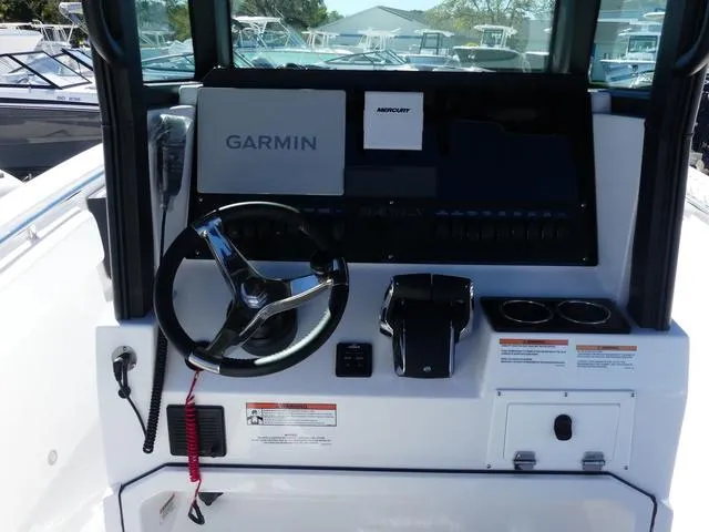 Slide: The Image of Blackfin 252 CC 2025 - 15